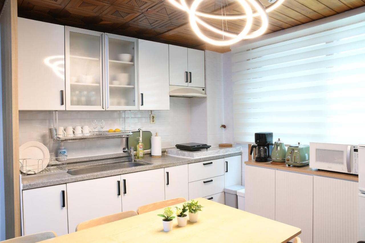 Aiola Cine Hongdae Apartment Сеул Екстериор снимка